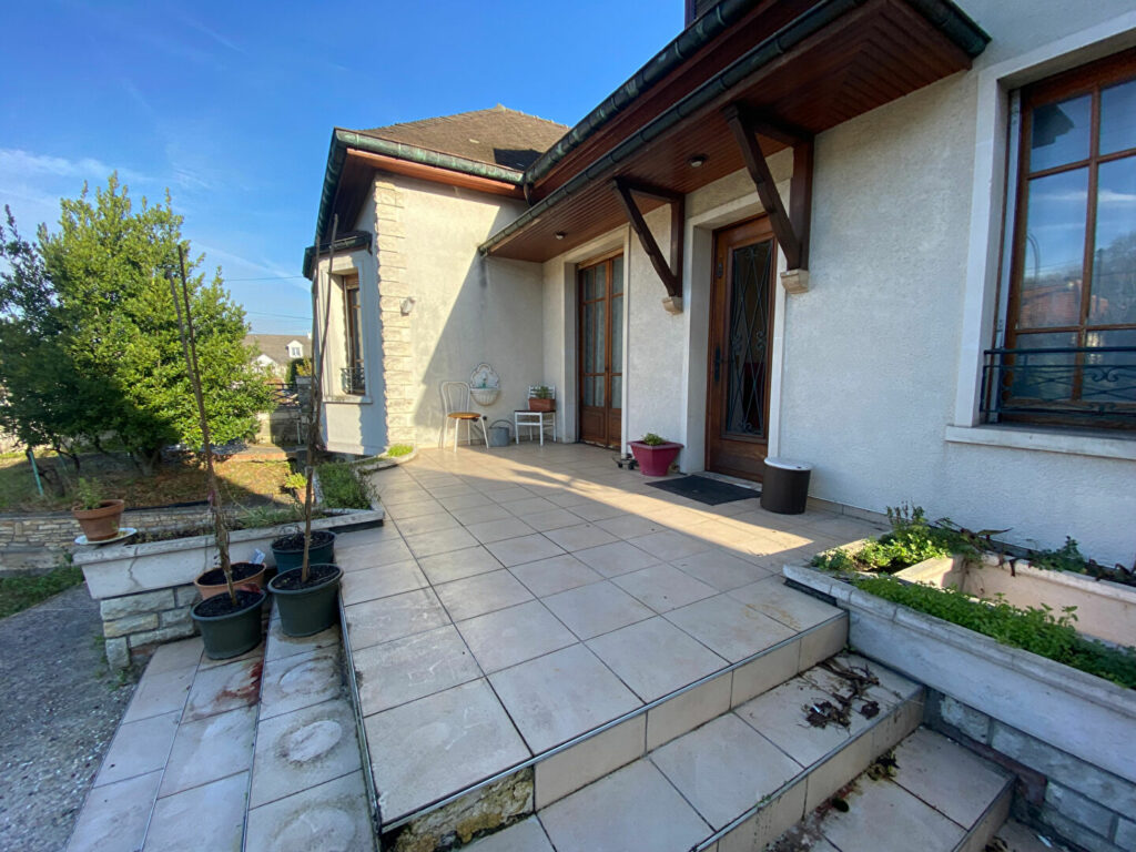 MAISON VAUJOURS 8 PIECES 170 m²