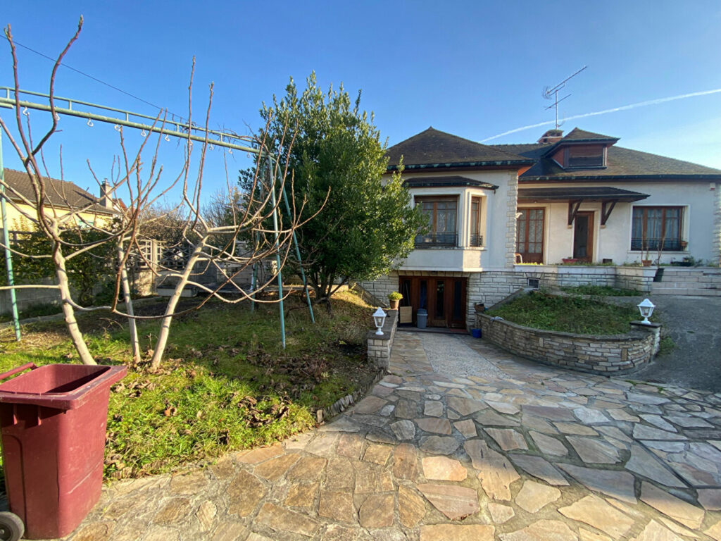 MAISON VAUJOURS 8 PIECES 170 m²